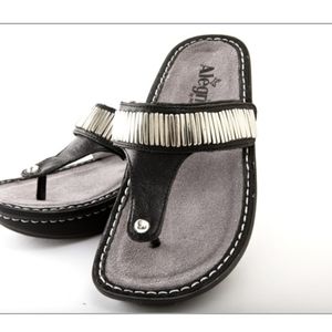 Alegria carina hip black sandals